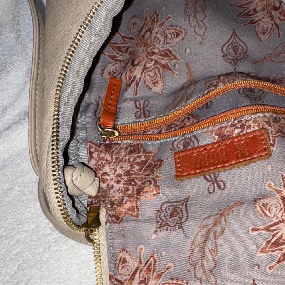 HOBO Cream Leather Crossbody Bag - Picture 7 of 8